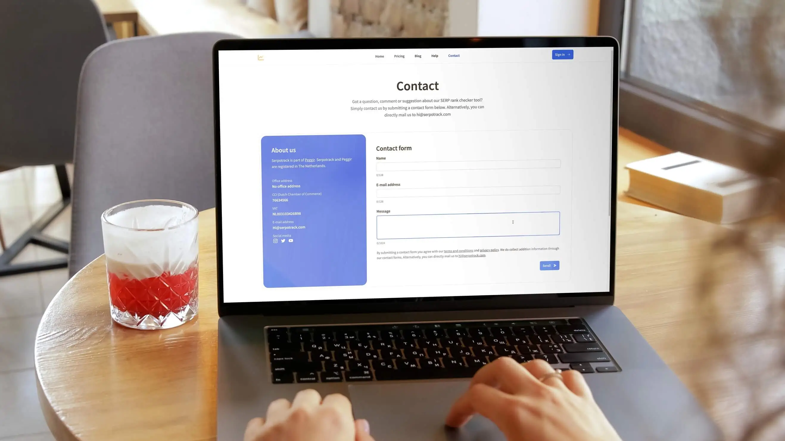 Contact form for (potential) customer questions.